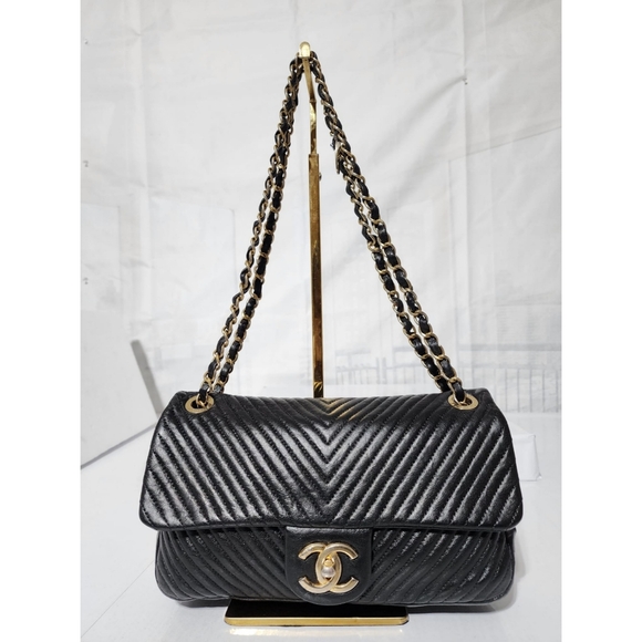 CHANEL Calfskin Chevron Quilted Medium Surpique Flap Shoulder Bag Black - Picture 5 of 16